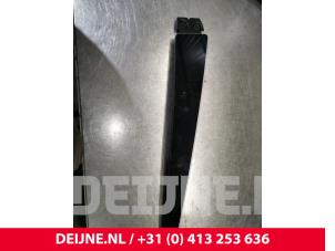 Używane Listwa ozdobna slupka B zewnetrzna Tesla Model X 100D Cena € 181,50 Z VAT oferowane przez van Deijne Onderdelen Uden B.V.