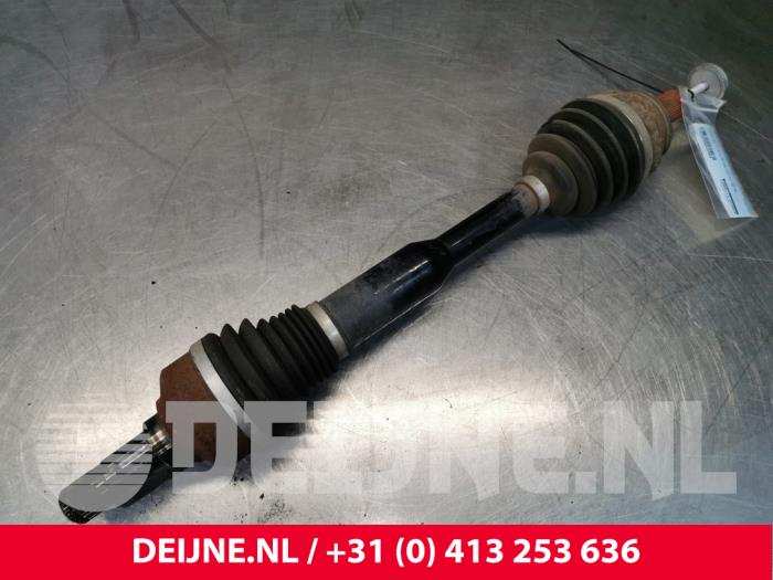 Front drive shaft, left from a Volvo XC60 I (DZ) 2.0 D4 16V 2014