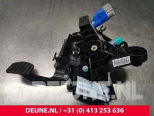 Used Clutch pedal Renault Trafic (1FL/2FL/3FL/4FL) 1.6 dCi 115 Price € 121,00 Inclusive VAT offered by van Deijne Onderdelen Uden B.V.