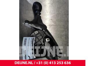 Used Gear stick Opel Vivaro 1.6 CDTI 95 Euro 6 Price € 151,25 Inclusive VAT offered by van Deijne Onderdelen Uden B.V.