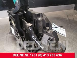 Used Brake pedal Opel Vivaro 1.6 CDTI 95 Euro 6 Price € 90,75 Inclusive VAT offered by van Deijne Onderdelen Uden B.V.