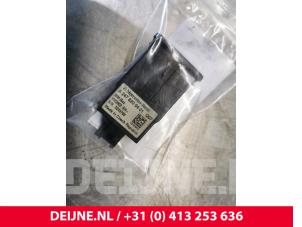 Używane Zlacze multimedialne Mercedes Sprinter 5t (907.6) 315 CDI 2.0 D RWD Cena € 30,25 Z VAT oferowane przez van Deijne Onderdelen Uden B.V.