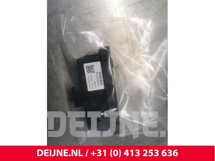Używane Sciemniacz kokpitowy Volvo XC40 (XZ) 2.0 D3 16V Cena € 25,00 Procedura marży oferowane przez van Deijne Onderdelen Uden B.V.