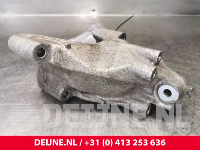 Used Engine mount Volkswagen Crafter 2.0 TDI Price € 30,25 Inclusive VAT offered by van Deijne Onderdelen Uden B.V.