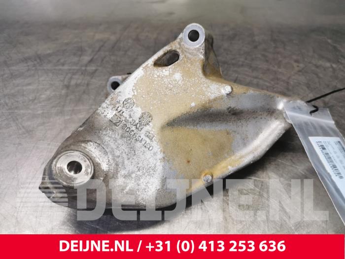 Used Engine mount Volkswagen Crafter 2.0 TDI Price € 48,40 Inclusive VAT offered by van Deijne Onderdelen Uden B.V.
