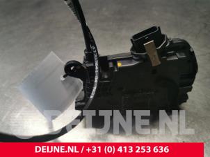 Gebrauchte Türschlossmechanik 2-türig rechts Opel Vivaro B 1.6 CDTI Biturbo 125 Preis € 54,45 Mit Mehrwertsteuer angeboten von van Deijne Onderdelen Uden B.V.