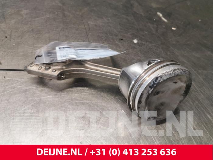 Używane Korbowód Audi A3 Sportback (8PA) 1.8 TFSI 16V Cena € 50,00 Procedura marży oferowane przez van Deijne Onderdelen Uden B.V.