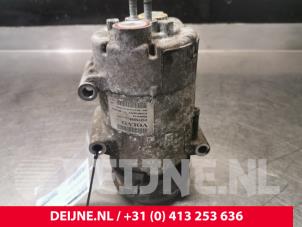 Used Air conditioning pump Volvo V70 (BW) 2.0 D 16V Price € 150,00 Margin scheme offered by van Deijne Onderdelen Uden B.V.