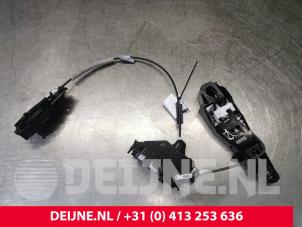 Gebrauchte Türschlossmechanik 2-türig rechts Toyota ProAce 2.0 D-4D 122 16V Worker Preis € 90,75 Mit Mehrwertsteuer angeboten von van Deijne Onderdelen Uden B.V.