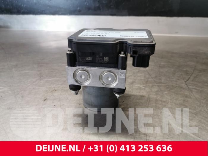 Begagnade ABS-pump Toyota ProAce 2.0 D-4D 122 16V Worker Pris € 181,50 Inklusive moms erbjuds av van Deijne Onderdelen Uden B.V.