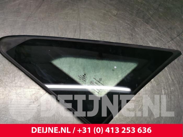 Dreieckfenster links vorne van een Mercedes-Benz Vito Tourer (447.7) 2.2 116 CDI 16V 2015