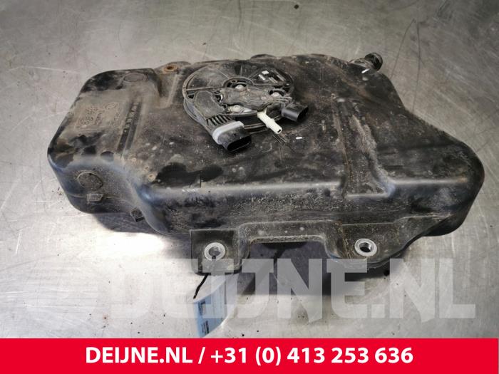Adblue Tank van een Mercedes-Benz Vito Tourer (447.7) 2.2 116 CDI 16V 2015