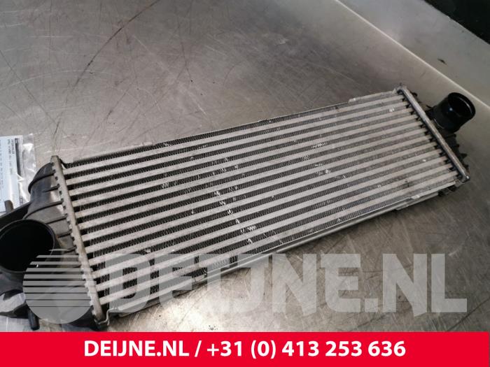 Usados Intercooler Opel Vivaro 1.9 DI Precio € 36,30 IVA incluido ofrecido por van Deijne Onderdelen Uden B.V.