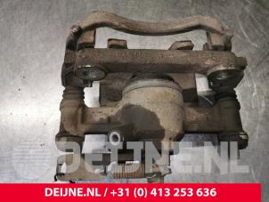 Używane Zacisk hamulcowy lewy tyl Opel Movano Cena € 151,25 Z VAT oferowane przez van Deijne Onderdelen Uden B.V.
