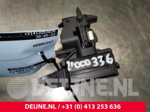 Used Electronic ignition key Volvo V60 I (FW/GW) 2.4 D6 20V Plug-in Hybrid AWD Price € 10,00 Margin scheme offered by van Deijne Onderdelen Uden B.V.