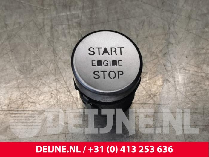 Używane Przelacznik Start/Stop Audi A6 Avant (C7) 2.8 V6 24V FSI Quattro Cena € 14,00 Procedura marży oferowane przez van Deijne Onderdelen Uden B.V.