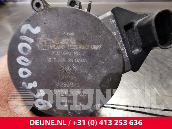 Begagnade Extra vattenpump Volvo V60 I (FW/GW) 2.4 D6 20V Plug-in Hybrid AWD Pris € 50,00 Marginaltabell erbjuds av van Deijne Onderdelen Uden B.V.