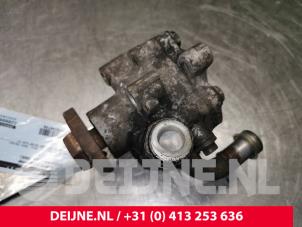 Used Power steering pump Volkswagen Caddy Combi III (2KB,2KJ) 1.9 TDI Price € 42,35 Inclusive VAT offered by van Deijne Onderdelen Uden B.V.