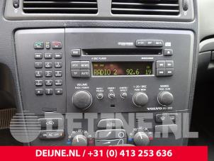 Used Radio/CD player (miscellaneous) Volvo V70 (SW) 2.4 20V 170 Price on request offered by van Deijne Onderdelen Uden B.V.
