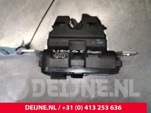 Used Rear seat lock Mercedes E (R238) E-200 2.0 Turbo 16V Price € 20,00 Margin scheme offered by van Deijne Onderdelen Uden B.V.
