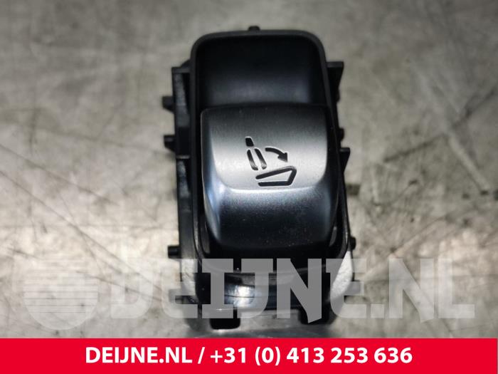 Używane Przelacznik (rózne) Mercedes E (R238) E-200 2.0 Turbo 16V Cena € 19,00 Procedura marży oferowane przez van Deijne Onderdelen Uden B.V.