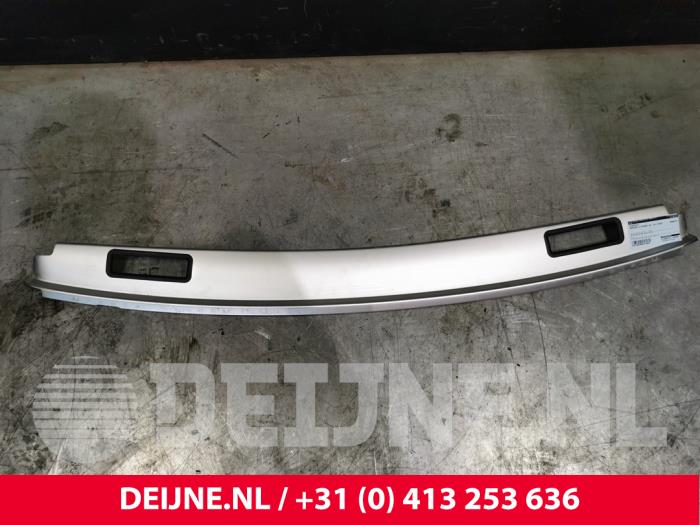 Używane Listwa ozdobna Mercedes E (R238) E-200 2.0 Turbo 16V Cena € 100,00 Procedura marży oferowane przez van Deijne Onderdelen Uden B.V.