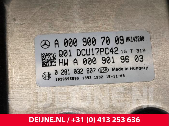 Adblue Steuergerät van een Mercedes-Benz Vito Tourer (447.7) 2.2 116 CDI 16V 2015