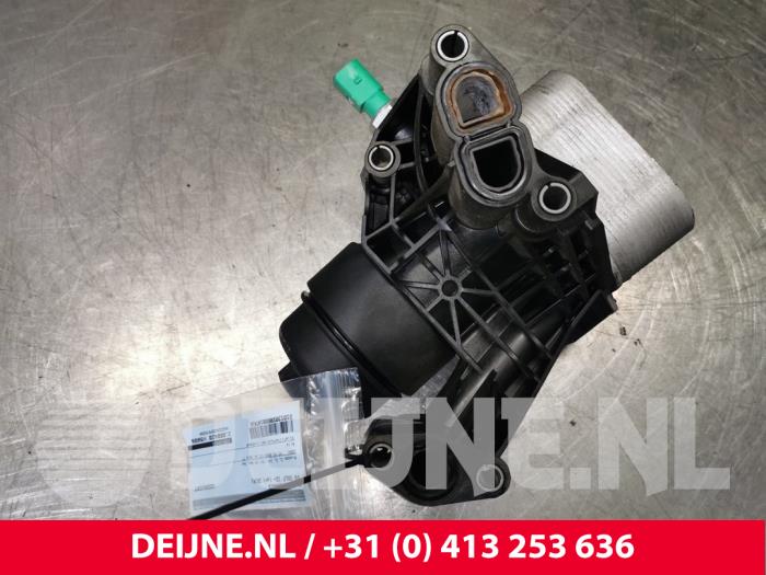 Cuerpo de filtro de aceite de un Volkswagen Golf VII Variant (AUVV) 2.0 TDI 150 16V 2014