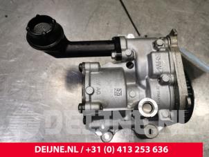 Used Oil pump Volkswagen Golf VII Variant (AUVV) 2.0 TDI 150 16V Price € 90,00 Margin scheme offered by van Deijne Onderdelen Uden B.V.