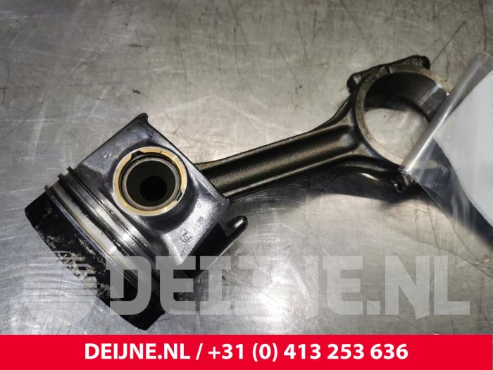 Używane Tlok Volkswagen Golf VII Variant (AUVV) 2.0 TDI 150 16V Cena € 50,00 Procedura marży oferowane przez van Deijne Onderdelen Uden B.V.