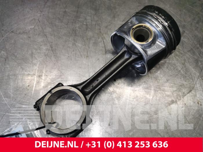Używane Tlok Volkswagen Golf VII Variant (AUVV) 2.0 TDI 150 16V Cena € 50,00 Procedura marży oferowane przez van Deijne Onderdelen Uden B.V.