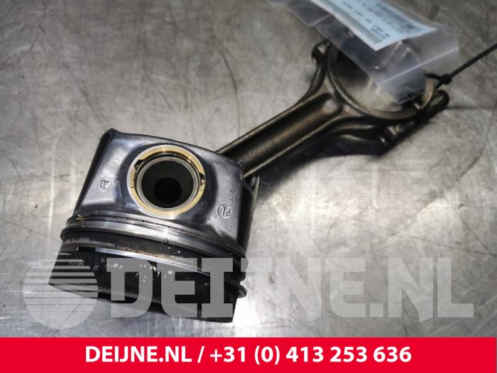 Używane Tlok Volkswagen Golf VII Variant (AUVV) 2.0 TDI 150 16V Cena € 50,00 Procedura marży oferowane przez van Deijne Onderdelen Uden B.V.