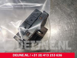 Używane Przelacznik swiatel Citroen Jumper (U9) 2.2 HDi 100 Euro 4 Cena € 30,25 Z VAT oferowane przez van Deijne Onderdelen Uden B.V.