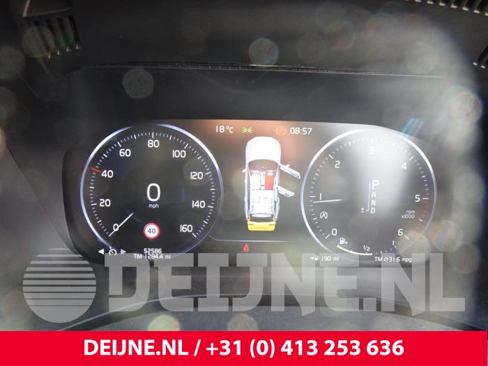 Odometer KM from a Volvo XC60 II (UZ) 2.0 D4 16V AWD 2018