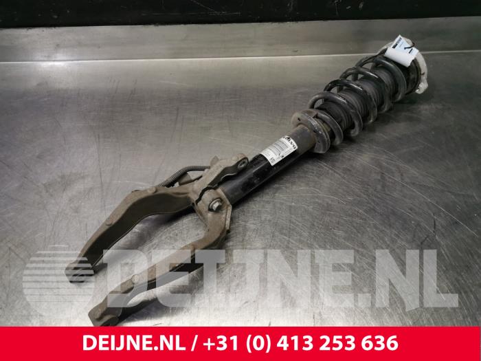 Front shock absorber rod, left from a Volvo XC60 II (UZ) 2.0 D4 16V AWD 2018