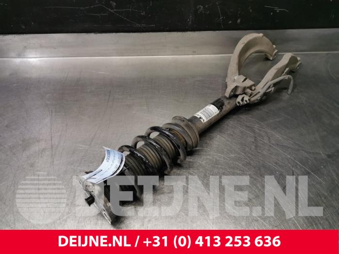 Front shock absorber rod, left from a Volvo XC60 II (UZ) 2.0 D4 16V AWD 2018