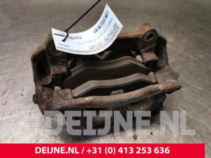 Used Front brake calliper, left Opel Vivaro 2.5 CDTI 16V Price on request offered by van Deijne Onderdelen Uden B.V.
