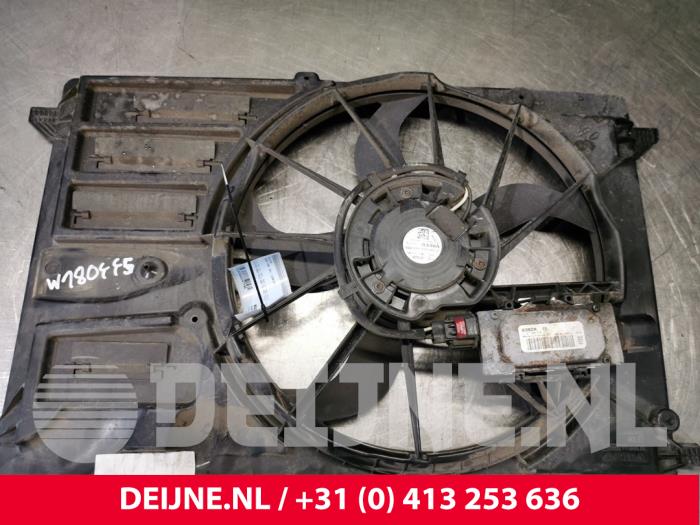 Używane Wentylator Volvo V40 (MV) 2.0 D4 16V Cena € 100,00 Procedura marży oferowane przez van Deijne Onderdelen Uden B.V.