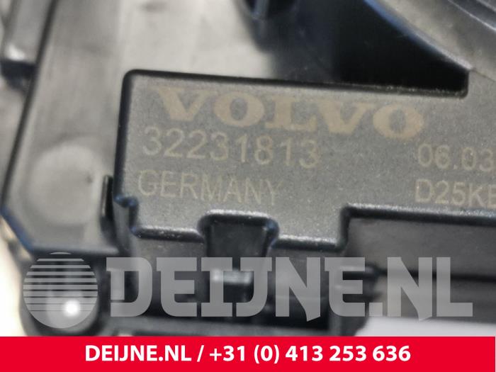 Interruptor combinado columna de dirección de un Volvo XC60 II (UZ) 2.0 D4 16V AWD 2018