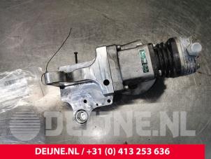 Used Compressor Iveco New Daily IV 50C18 Price € 332,75 Inclusive VAT offered by van Deijne Onderdelen Uden B.V.