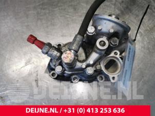 Używane Obudowa filtra oleju Iveco New Daily IV 50C18 Cena € 60,50 Z VAT oferowane przez van Deijne Onderdelen Uden B.V.
