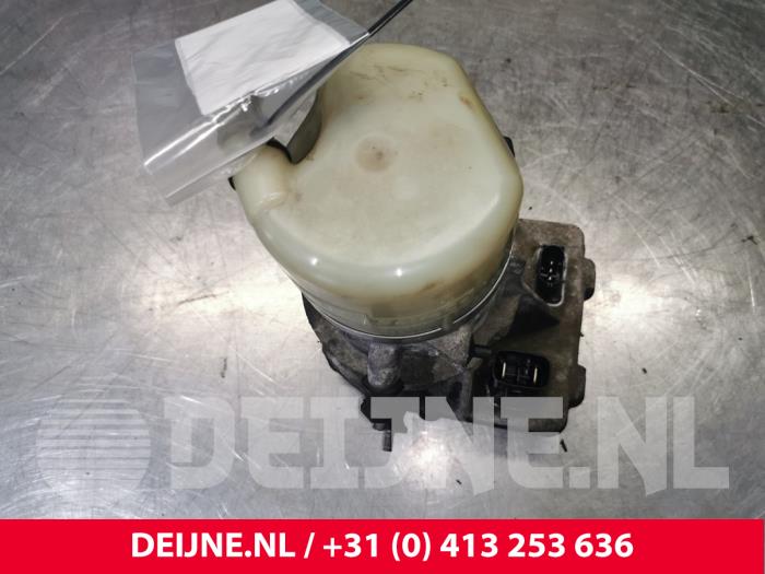 Usagé Pompe de direction Volvo V60 I (FW/GW) 2.4 D6 20V AWD Twin Engine Plug-in Hybrid Prix € 175,00 Règlement à la marge proposé par van Deijne Onderdelen Uden B.V.