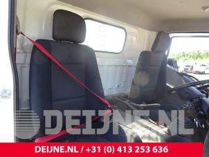 Usados Asiento derecha Renault Maxity 3.0 DCI 150.35 Precio de solicitud ofrecido por van Deijne Onderdelen Uden B.V.