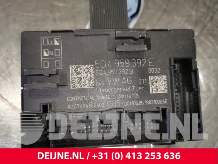 Central door locking module from a Volkswagen Crafter (SY) 2.0 TDI 2018