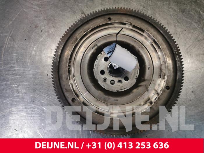 Gebrauchte Doppelte Masse Schwungrad Volvo V40 (MV) 1.6 T3 GTDi 16V Preis € 250,00 Margenregelung angeboten von van Deijne Onderdelen Uden B.V.