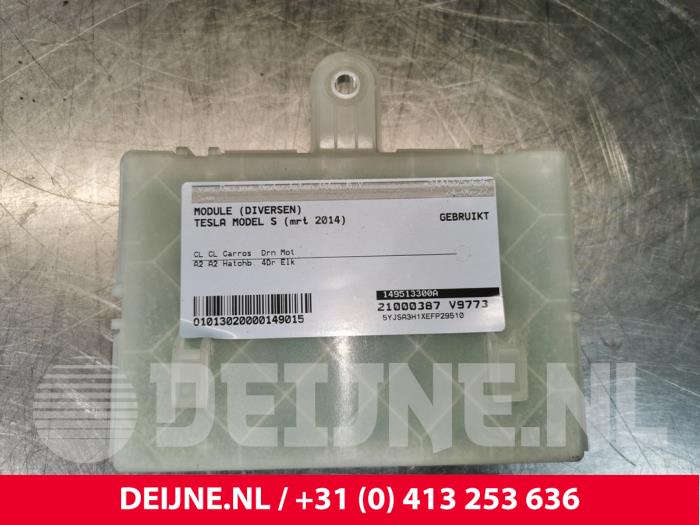 Usagé Module (divers) Tesla Model S 85 Prix € 302,50 Prix TTC proposé par van Deijne Onderdelen Uden B.V.