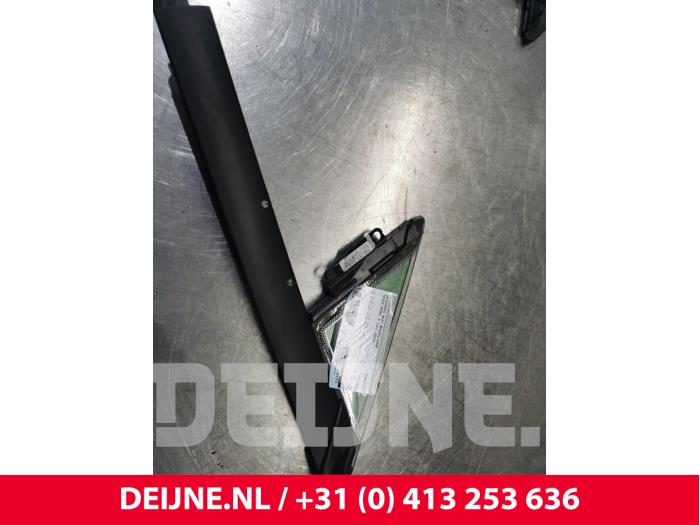 Usados Ventanilla triangular derecha delante Tesla Model S 85 Precio € 66,55 IVA incluido ofrecido por van Deijne Onderdelen Uden B.V.