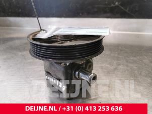 Used Power steering pump Volvo V70 (SW) 2.5 T 20V Price € 90,75 Inclusive VAT offered by van Deijne Onderdelen Uden B.V.