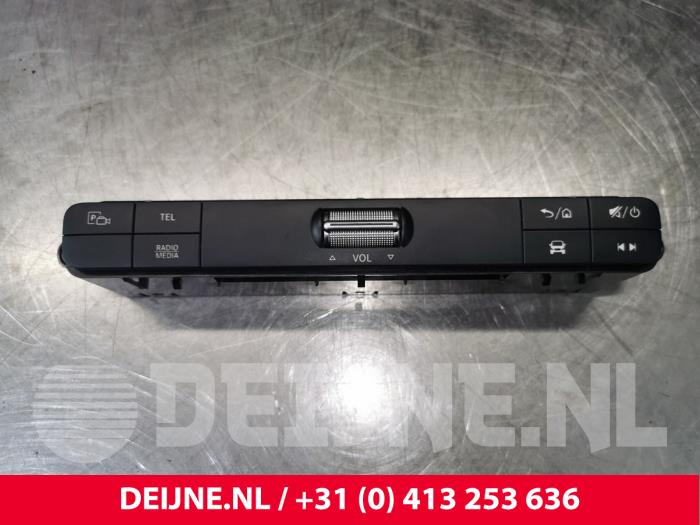 Używane Panel obslugi radia Mercedes Sprinter 3,5t (910.0/910.1/907.1/907.2) 314 CDI 2.1 D FWD Cena € 90,75 Z VAT oferowane przez van Deijne Onderdelen Uden B.V.