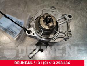 Used Vacuum pump (petrol) Mercedes Sprinter Price € 30,25 Inclusive VAT offered by van Deijne Onderdelen Uden B.V.
